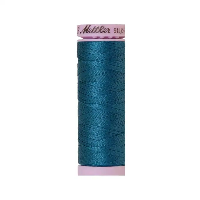 Bobina di filo mettler silk finish cotone 150m blu pavone col 0483