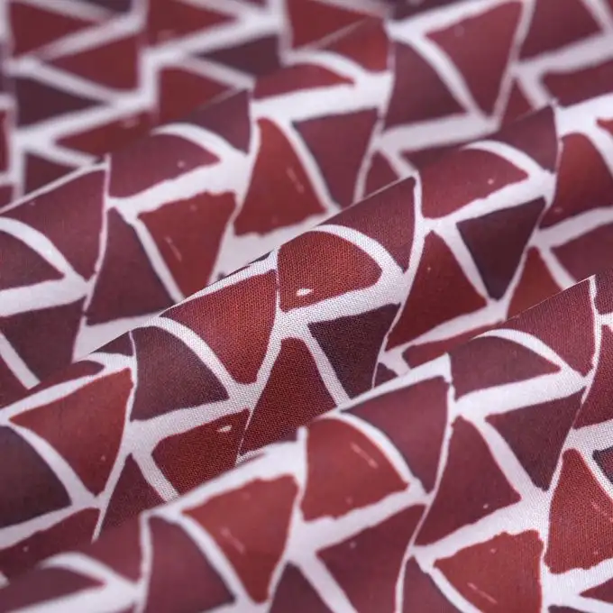 Tessuto popeline viscosa triangoli bordeaux