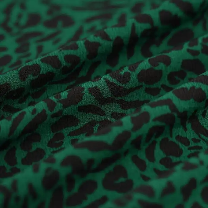 Tessuto crêpe poliestere leopardo bicolore nero verde scuro