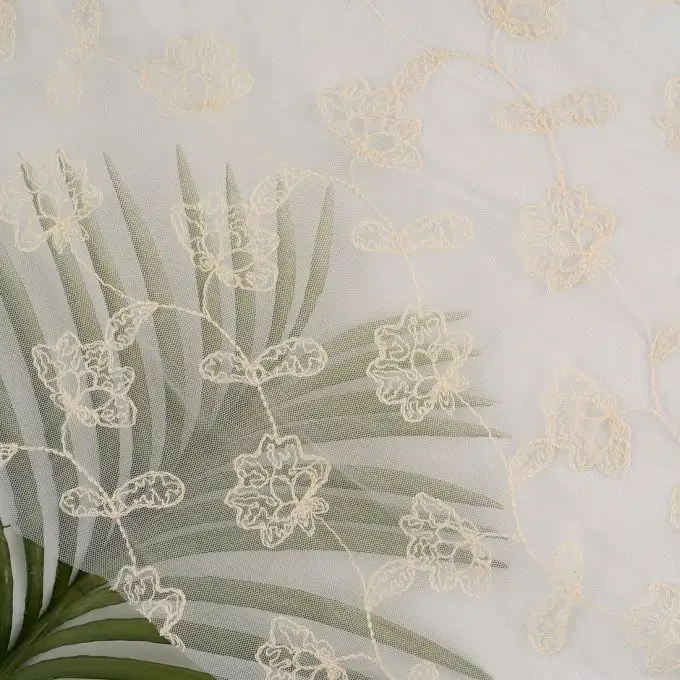 Tessuto rete ricamato fiore ecru