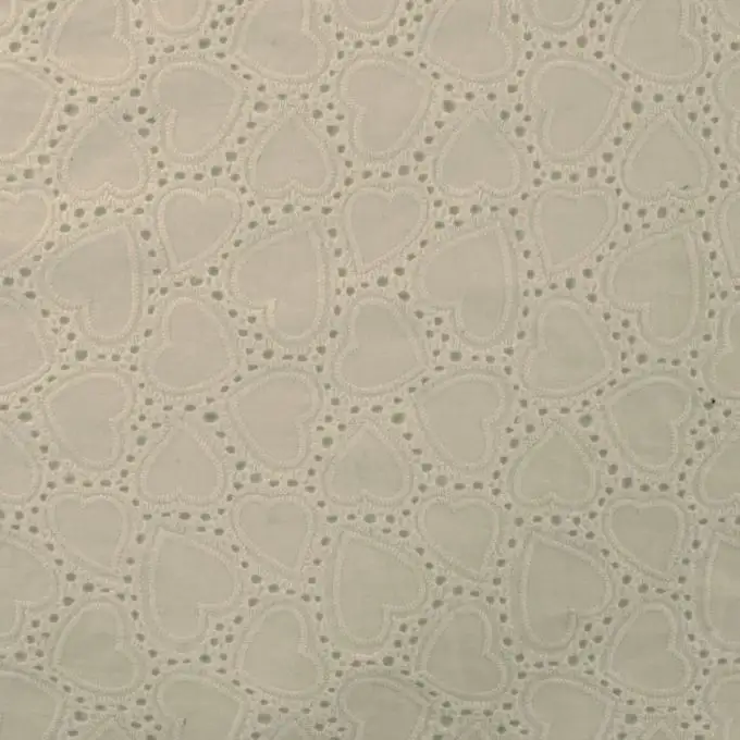 Tessuto cotone ricamo inglese cuore beige