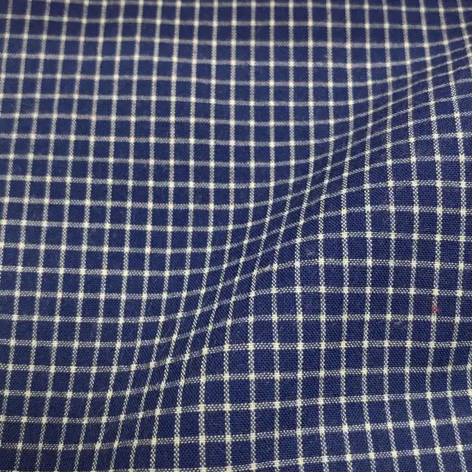 Tessuto cotone poliestere piccoli quadretti blu scuro