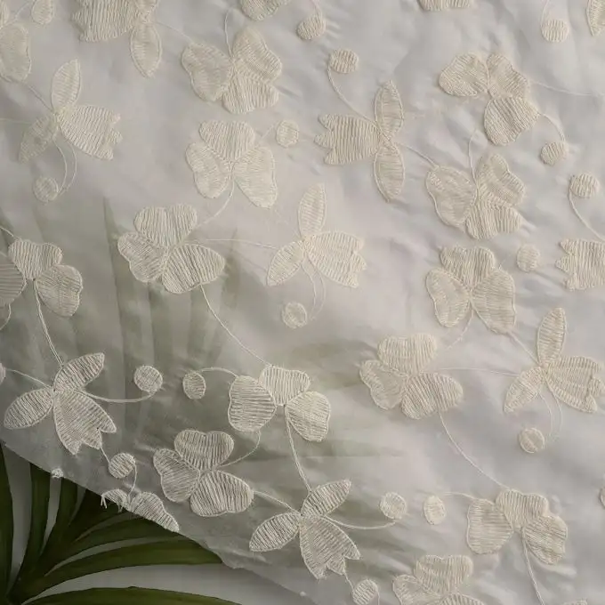 Tessuto voile tencel poliestere cotone ricamato floreale ecru