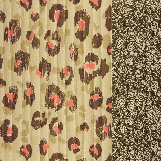 Tessuto trapuntato cotone leopardo sfumato fronte e fiore arabesco retro marrone