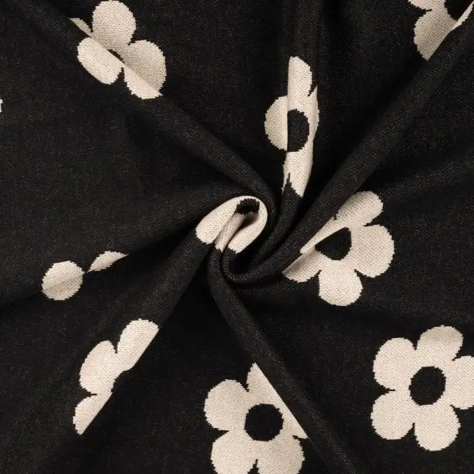 Maglia jacquard stampata fiore grande nero e bianco