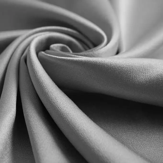 Tessuto satin viscosa rilievo unito argento