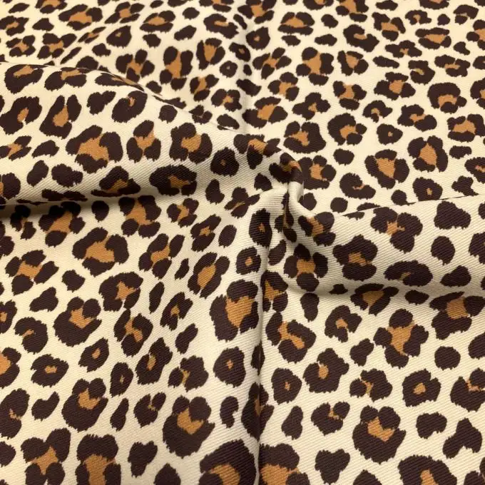Tessuto twill cotone ecru grande leopardo marrone