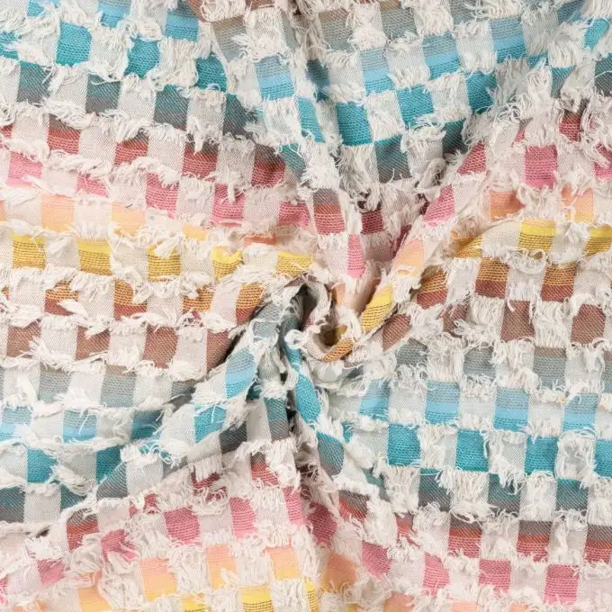 Tessuto jeans stampato a scacchi frangiato multicolore