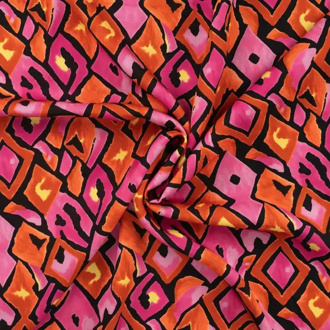 Tessuto satin viscosa stampato quadri fantasia rosa