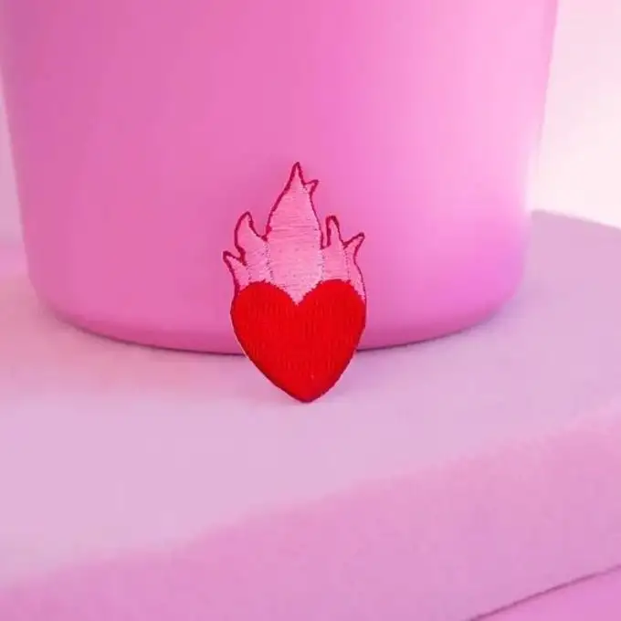 Mini patch termoadesivo cuore infuocato rosso - Maliziosa