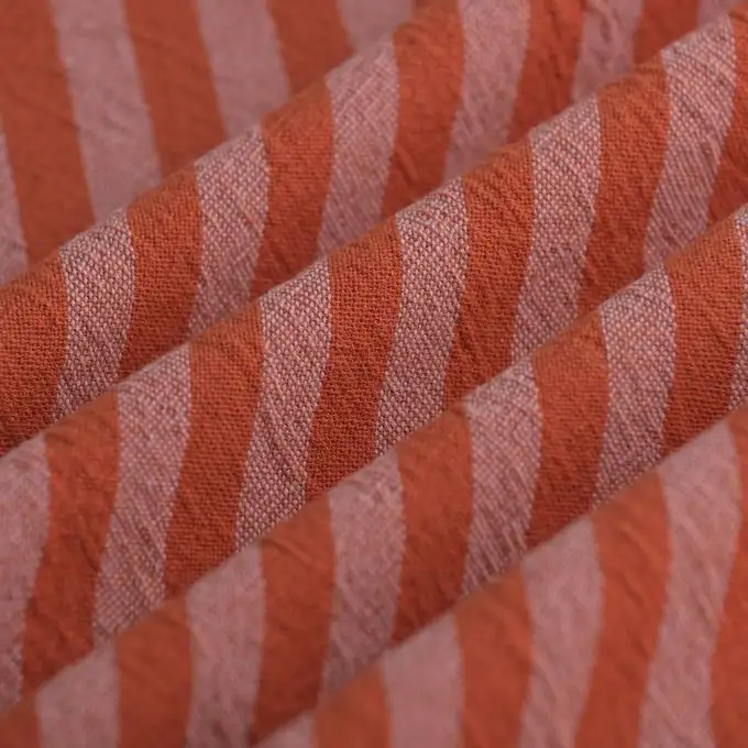 Tessuto tinto a righe rosa rosso