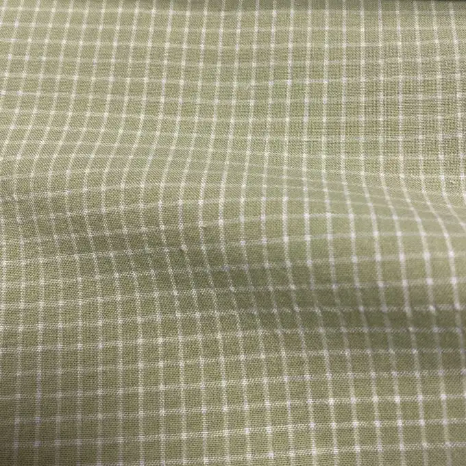 Tessuto cotone poliestere piccoli quadretti verde chiaro