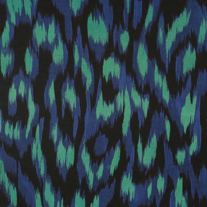 Tessuto viscosa stretch stampato leo sfocato blu