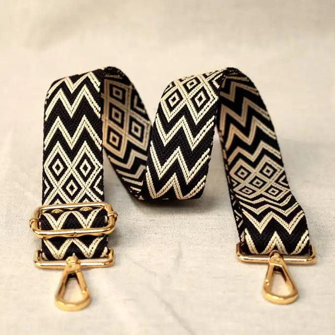 Borsa a tracolla a rombi geometrici nera 40 x 140 cm