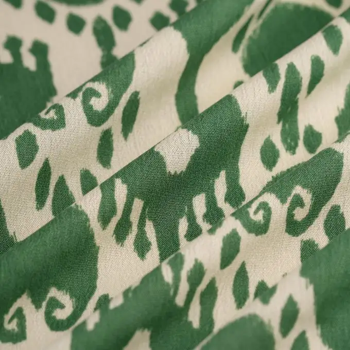 Tessuto crêpe viscosa ikat rombo verde ecru