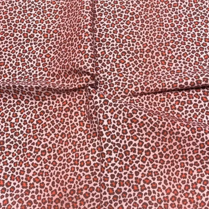 Tessuto voile di cotone morbido rosa pallido piccolo leopardo rosso