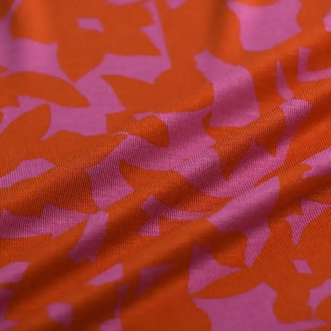 Tessuto jersey viscosa elastan colore geometrico fucsia rosso