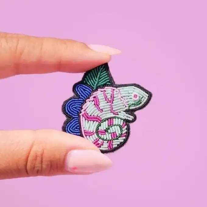 Spilla camaleontica multicolore - Maliziosa