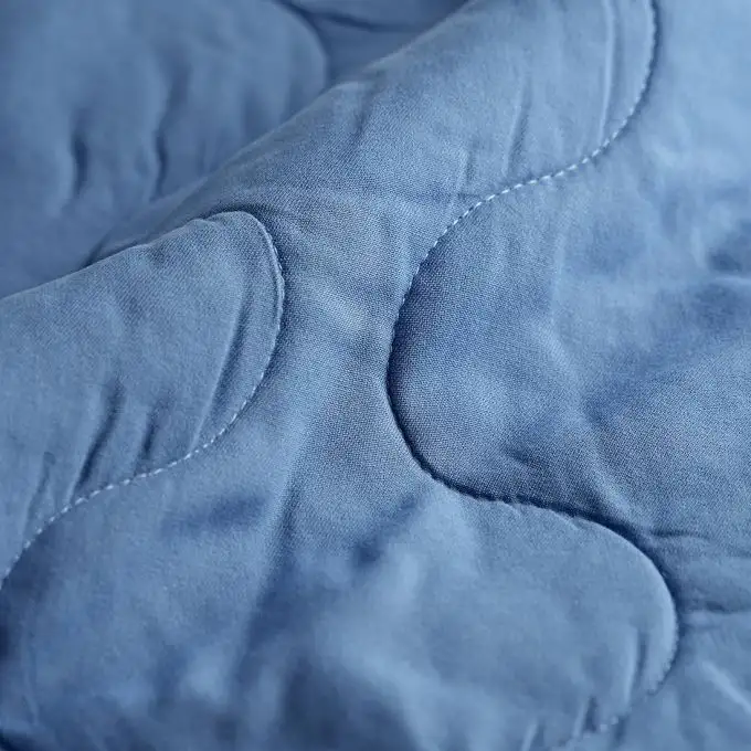 Tessuto trapuntato viscosa motivo ondulato unito denim