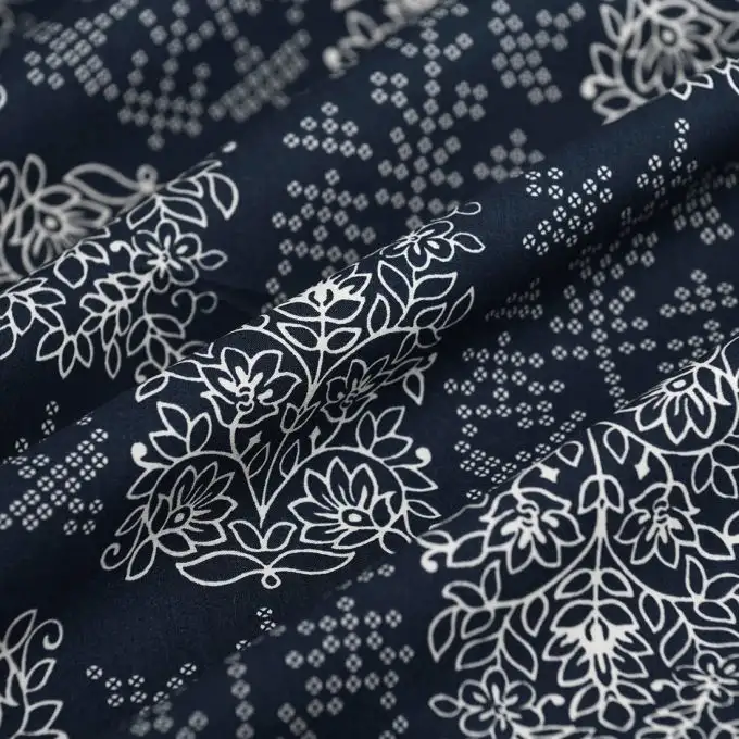 Tessuto popeline cotone fiori patchwork ecru indigo