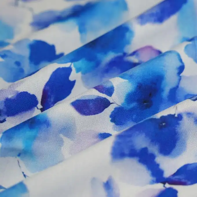Tessuto popeline viscosa fiore acquerello blu