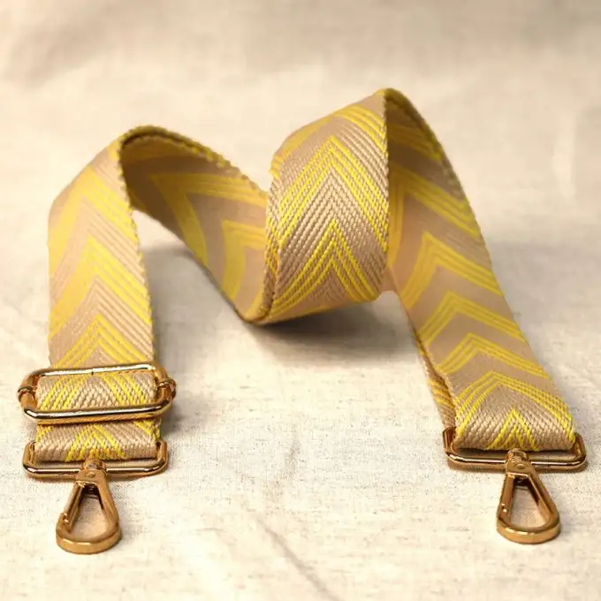 Borsa a tracolla in chevron giallo e beige 40 x 140 cm