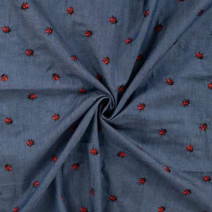 Tessuto chambray ricamato coccinella blu