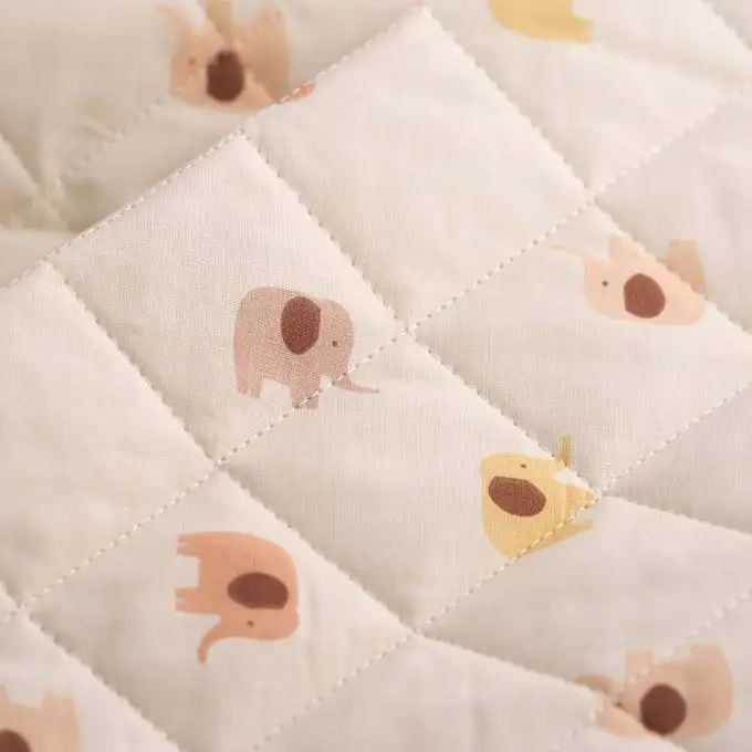 Tessuto trapuntato piccoli elefanti multicolori