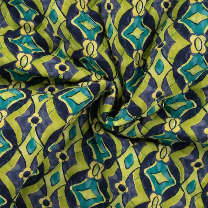 Tessuto trapuntato in viscosa stampato Ikat blu