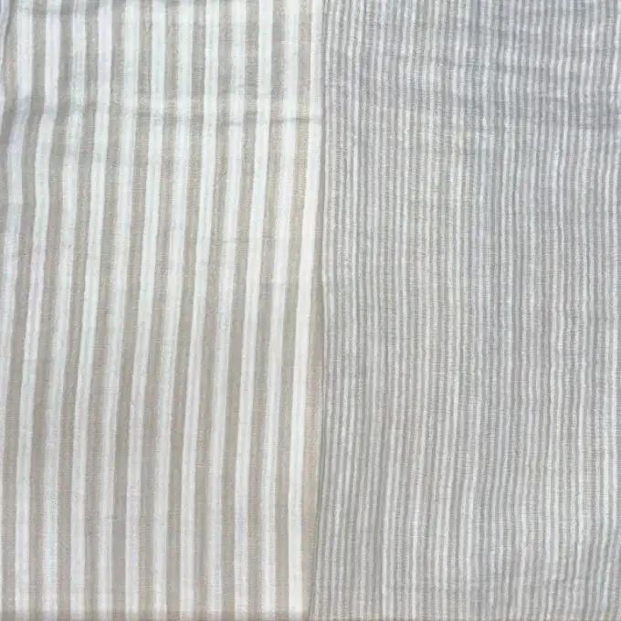 Tessuto a doppia garza rigato dritto e rovescio grigio e bianco sporco